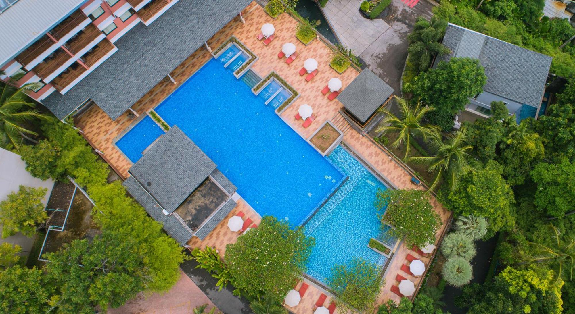 Peach Blossom & Pool - Sha Hotel 4*